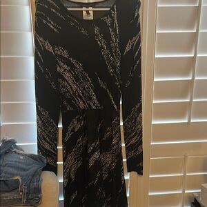 BCBGMaxAzria Black and White Long Sleeve Cocktail Mini Dress